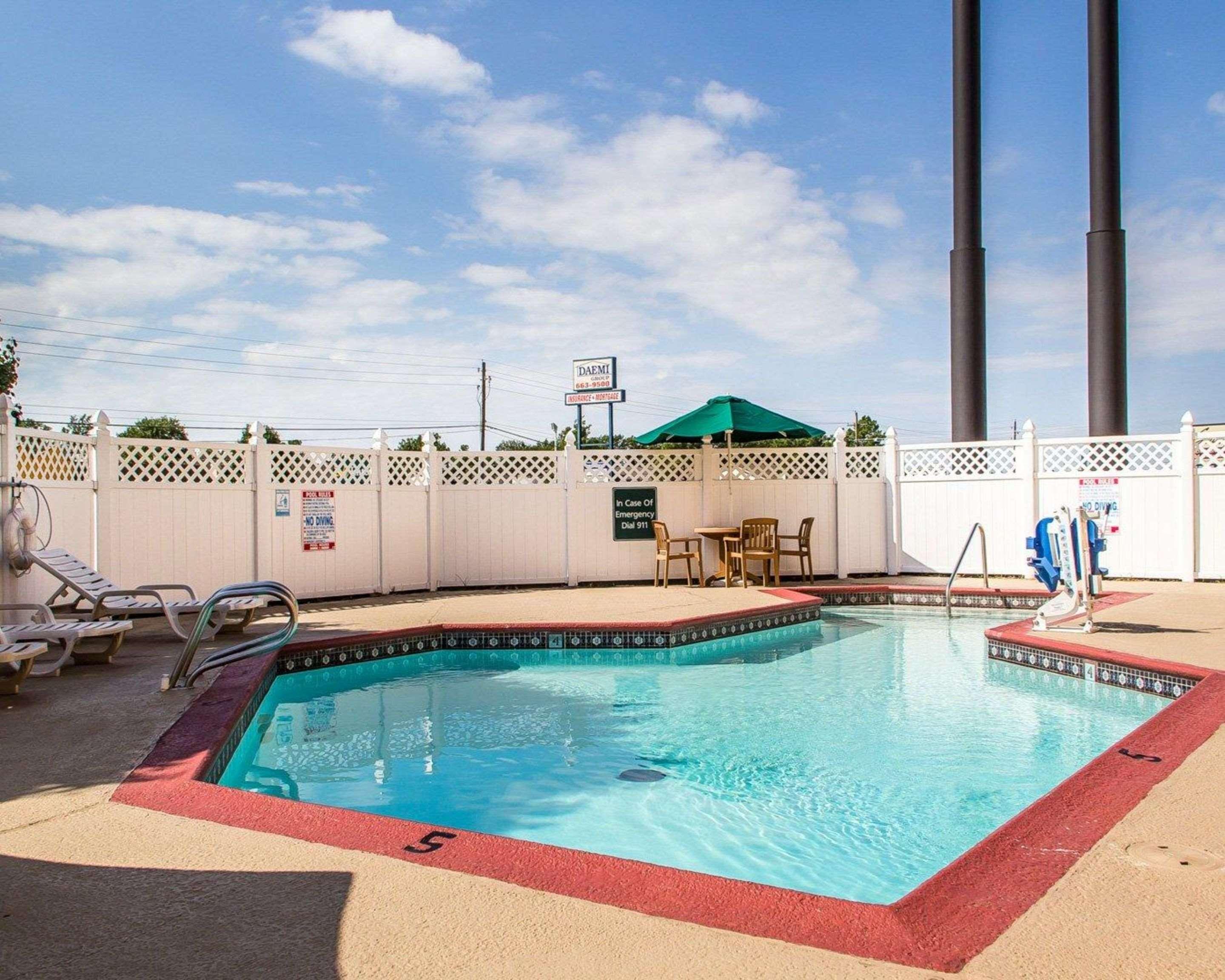 Quality Inn Tulsa Central Exterior foto