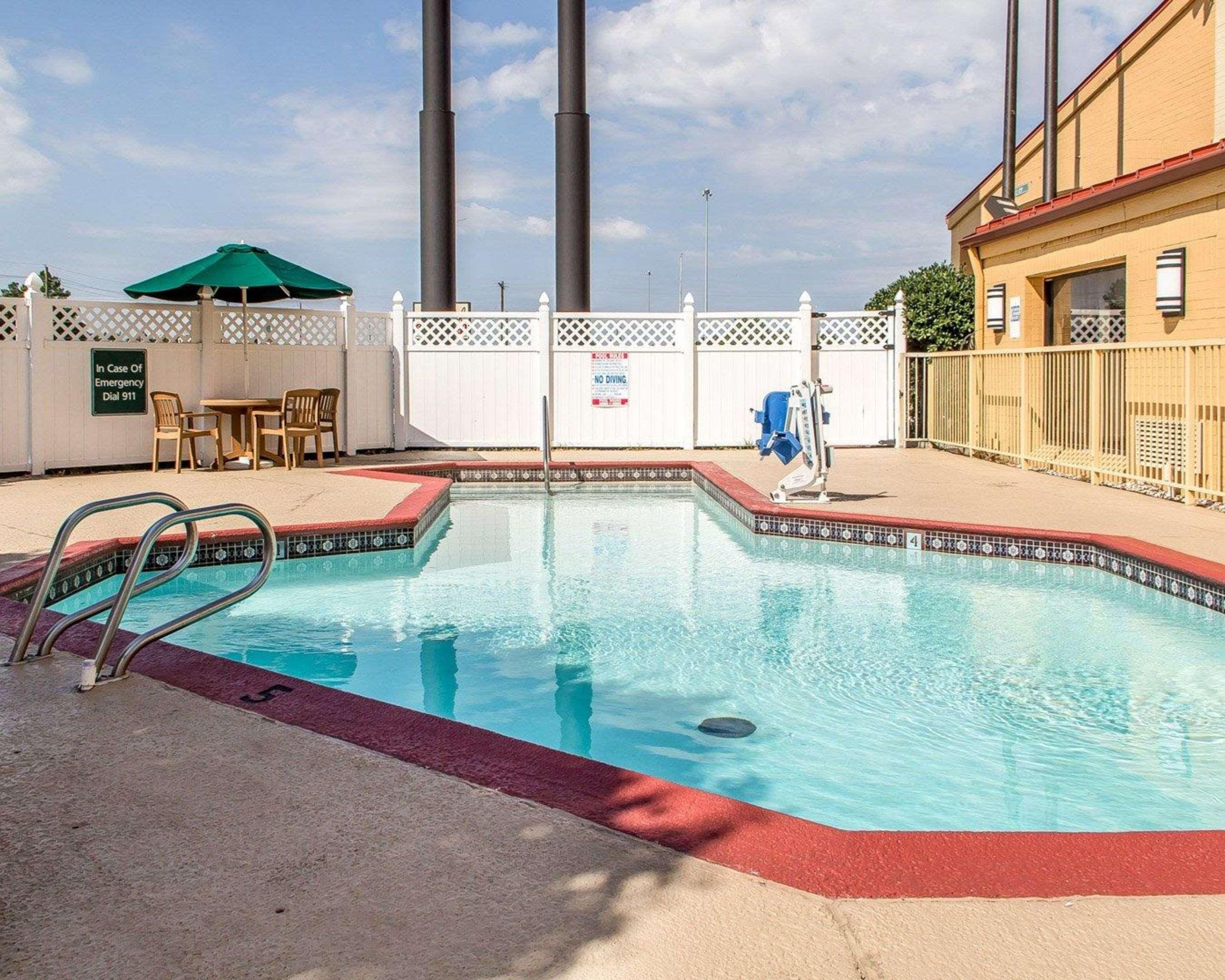 Quality Inn Tulsa Central Exterior foto