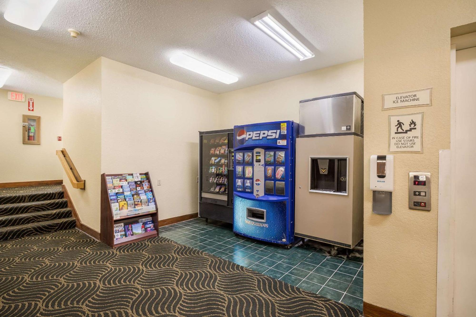 Quality Inn Tulsa Central Exterior foto